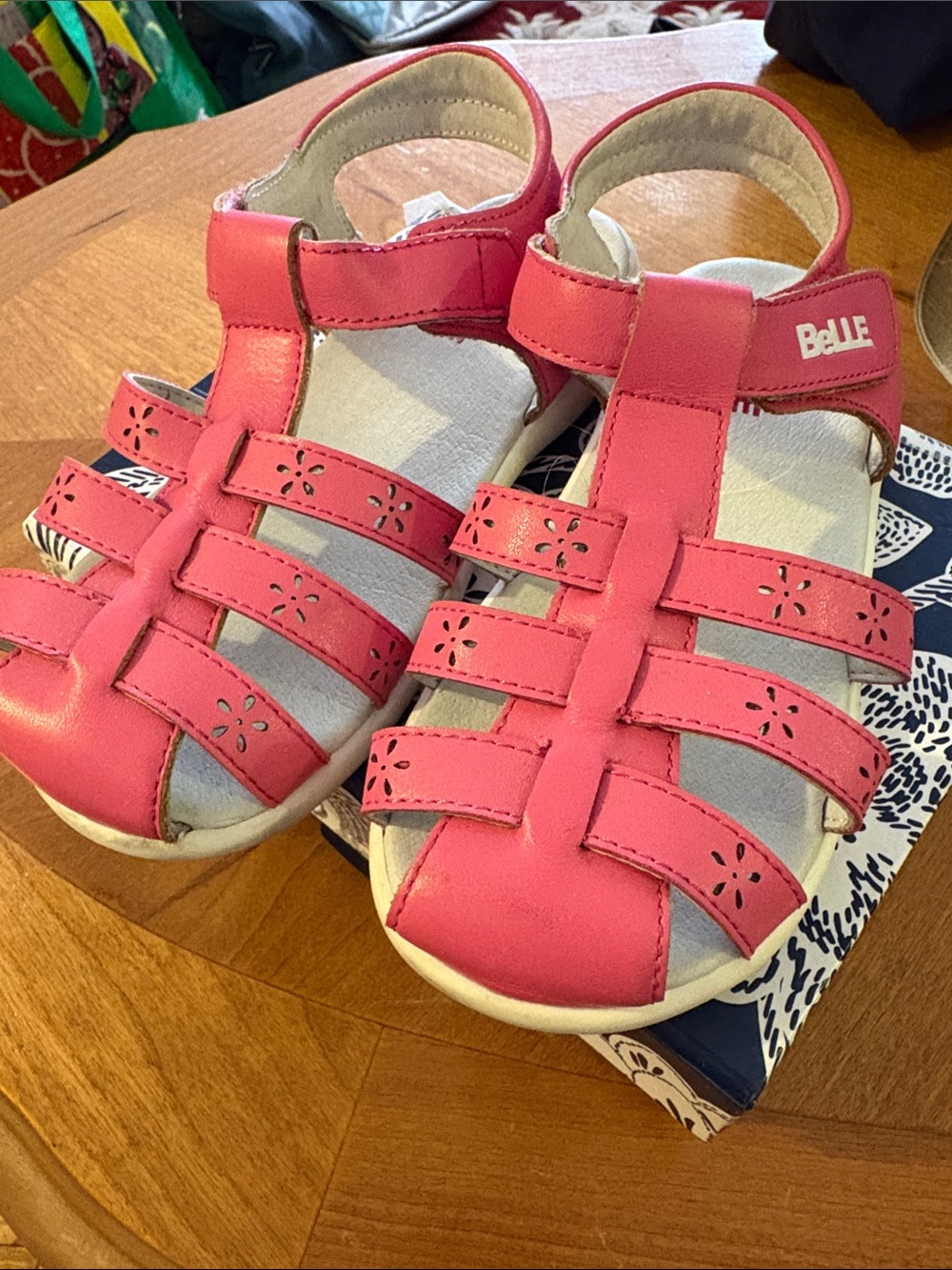 Belle Du Jour Pink Strappy Closed-Toe Girls Sandals. Leder